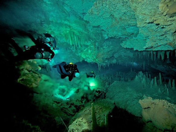 14-cave-diving-blue-holes-the-bahamas1